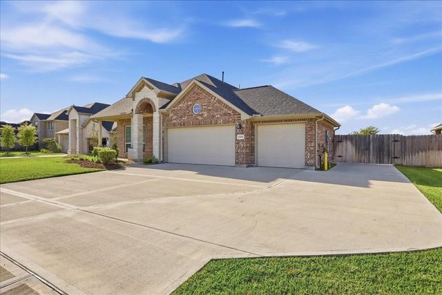 12031 Champions Forest Drive, Mont Belvieu, TX 77535