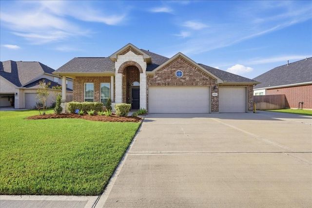 12031 Champions Forest Drive, Mont Belvieu, TX 77535