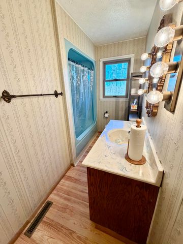 1240 Bowling Ridge Road, Brodhead, KY 40409