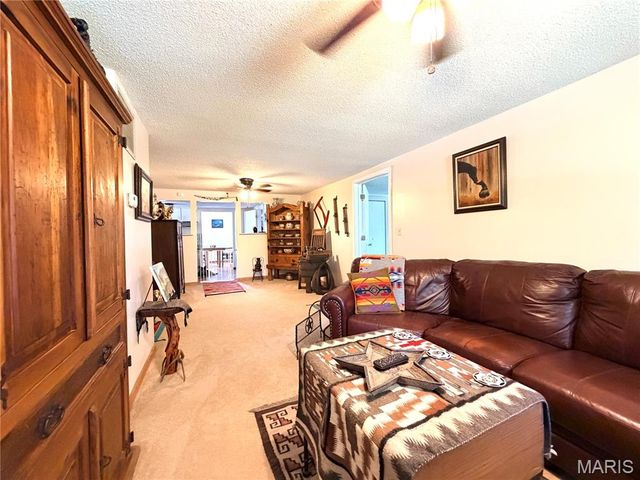 1086 Mill Hill Road, St Clair, MO 63077
