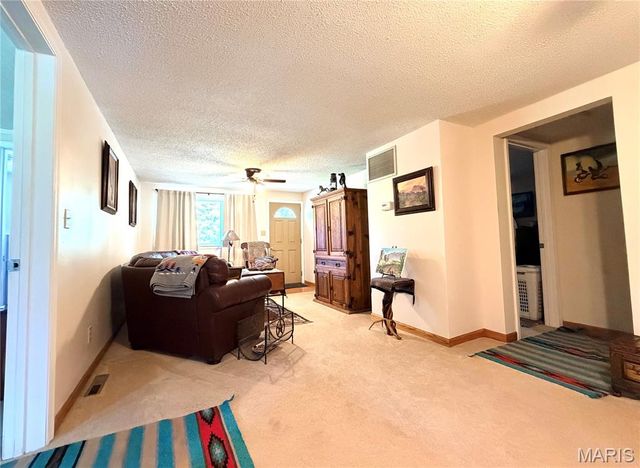 1086 Mill Hill Road, St Clair, MO 63077