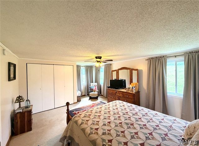 1086 Mill Hill Road, St Clair, MO 63077