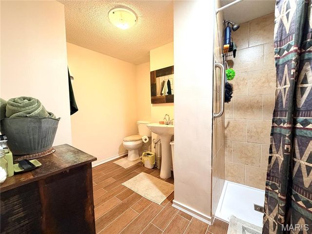 1086 Mill Hill Road, St Clair, MO 63077