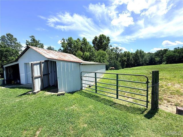 1086 Mill Hill Road, St Clair, MO 63077