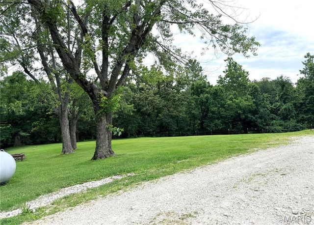 1086 Mill Hill Road, St Clair, MO 63077