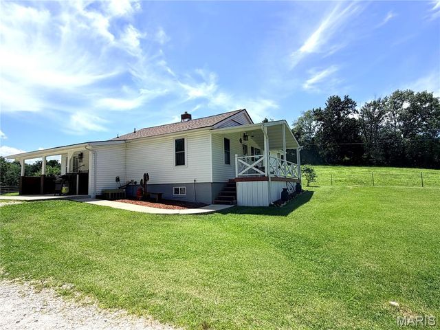 1086 Mill Hill Road, St Clair, MO 63077