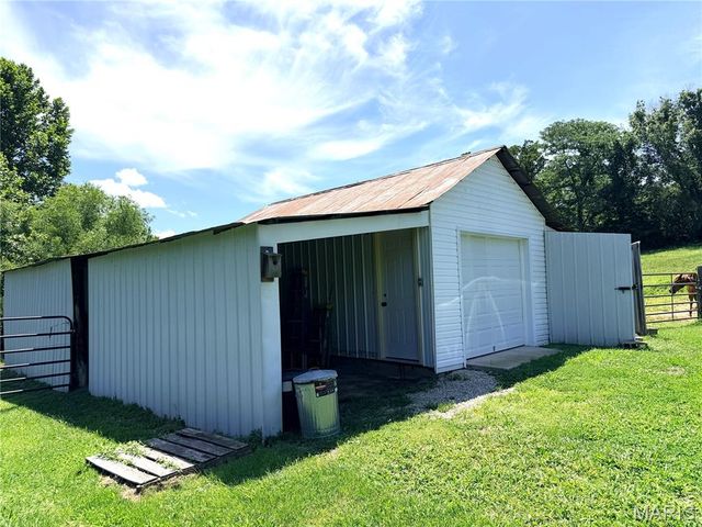 1086 Mill Hill Road, St Clair, MO 63077