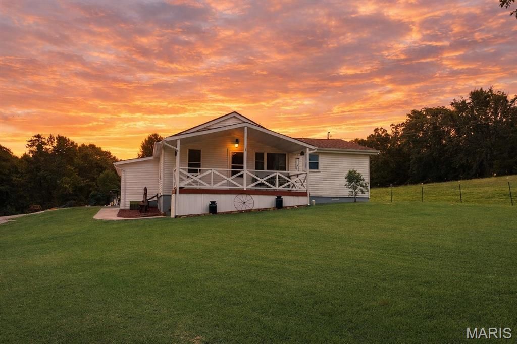 1086 Mill Hill Road, St Clair, MO 63077