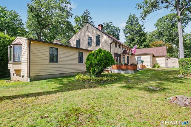 10 Hillwood Place, Norwalk, CT 06850
