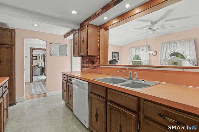 10 Hillwood Place, Norwalk, CT 06850