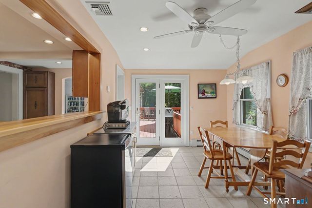10 Hillwood Place, Norwalk, CT 06850