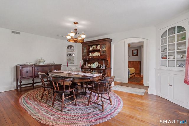 10 Hillwood Place, Norwalk, CT 06850