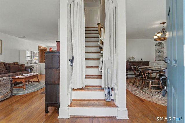 10 Hillwood Place, Norwalk, CT 06850