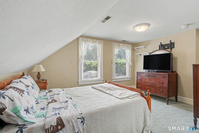 10 Hillwood Place, Norwalk, CT 06850
