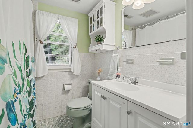 10 Hillwood Place, Norwalk, CT 06850