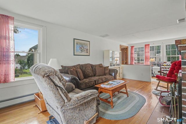 10 Hillwood Place, Norwalk, CT 06850