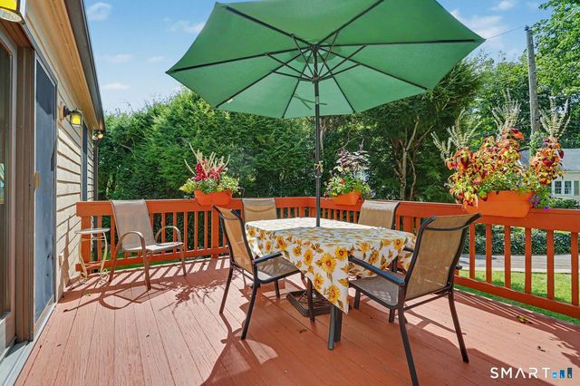 10 Hillwood Place, Norwalk, CT 06850