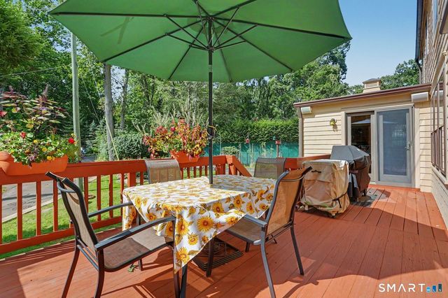10 Hillwood Place, Norwalk, CT 06850