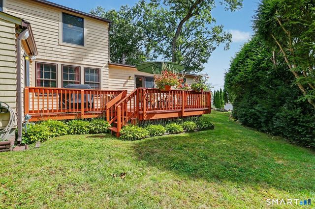 10 Hillwood Place, Norwalk, CT 06850