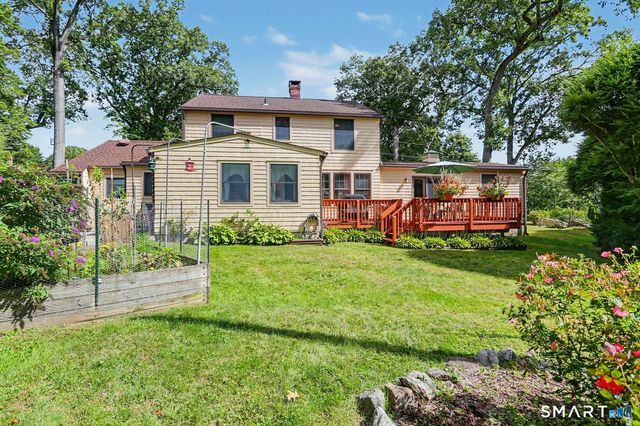 10 Hillwood Place, Norwalk, CT 06850