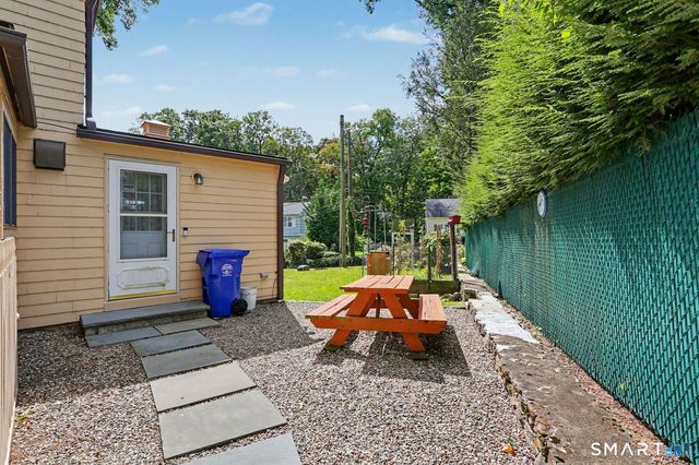 10 Hillwood Place, Norwalk, CT 06850