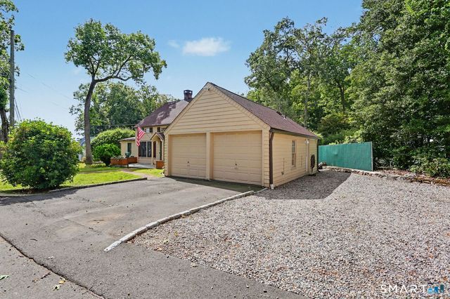 10 Hillwood Place, Norwalk, CT 06850