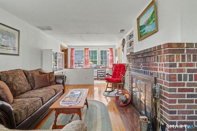10 Hillwood Place, Norwalk, CT 06850