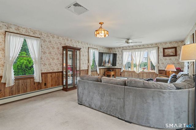 10 Hillwood Place, Norwalk, CT 06850