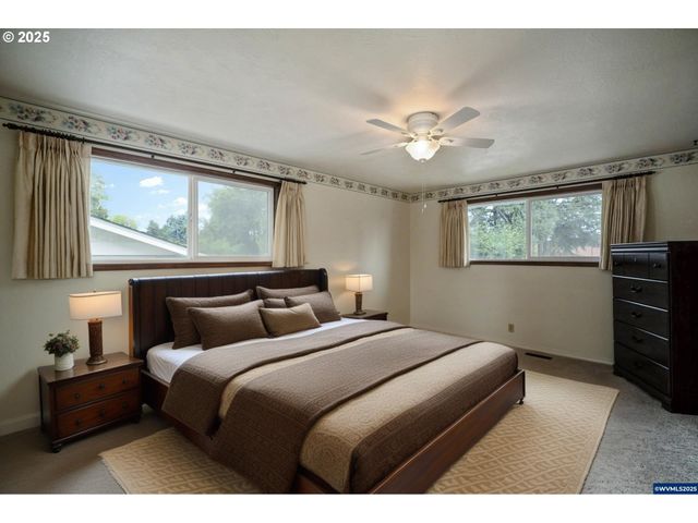 810 22ND Ave Nw, Salem, OR 97304