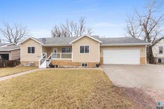 904 N Highland Ave, Sioux Falls, SD 57103