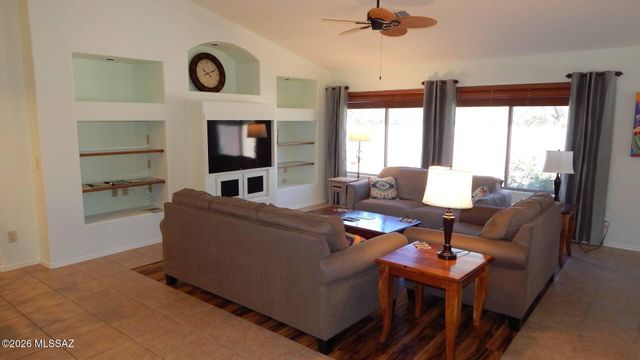 1847 E Desert Lark Pass, Green Valley, AZ 85614