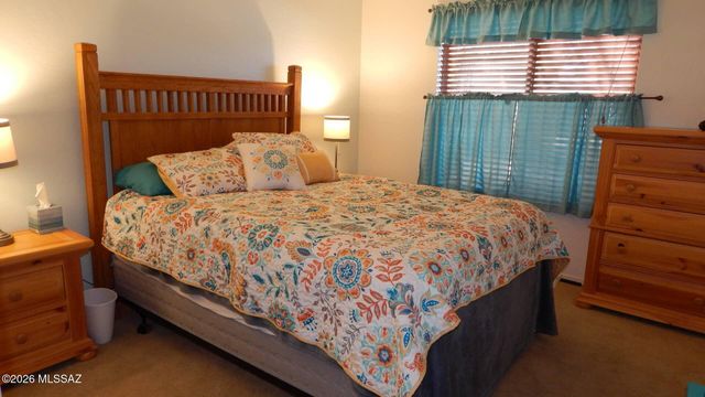 1847 E Desert Lark Pass, Green Valley, AZ 85614