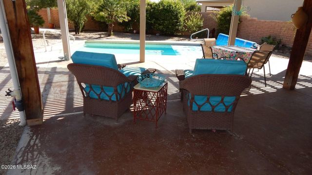 1847 E Desert Lark Pass, Green Valley, AZ 85614