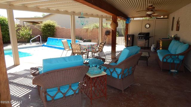 1847 E Desert Lark Pass, Green Valley, AZ 85614