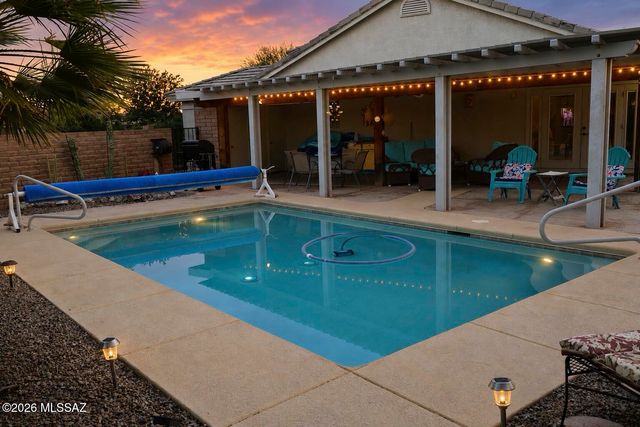 1847 E Desert Lark Pass, Green Valley, AZ 85614