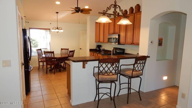 1847 E Desert Lark Pass, Green Valley, AZ 85614