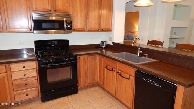 1847 E Desert Lark Pass, Green Valley, AZ 85614