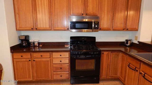 1847 E Desert Lark Pass, Green Valley, AZ 85614