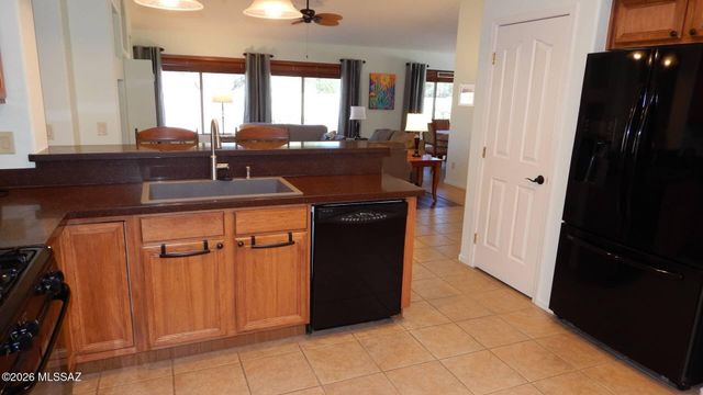 1847 E Desert Lark Pass, Green Valley, AZ 85614