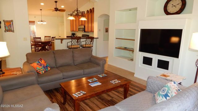 1847 E Desert Lark Pass, Green Valley, AZ 85614