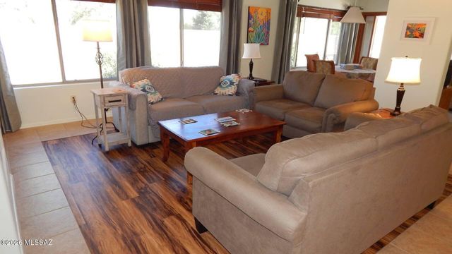 1847 E Desert Lark Pass, Green Valley, AZ 85614