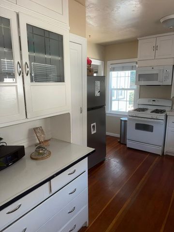 222 Oak Street, Salinas, CA 93901
