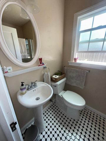 222 Oak Street, Salinas, CA 93901
