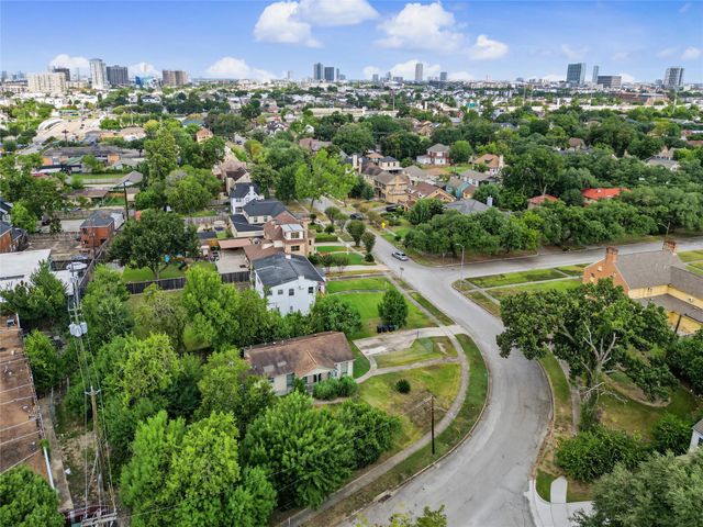 5130 Live Oak Street, Houston, TX 77004