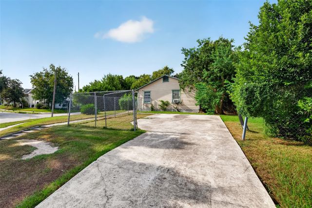 5130 Live Oak Street, Houston, TX 77004