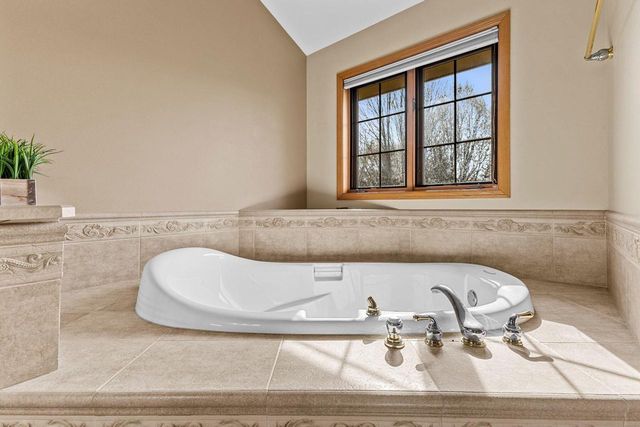 6645 Fieldstone COURT, Racine, WI 53402