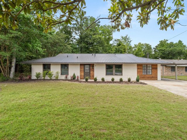 119 Allen Ave, Leesville, LA 71446
