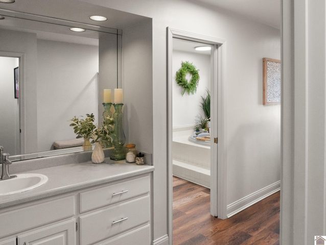 7 Pleasant View Ln # 40-44 # 36-38, Murray, KY 42071