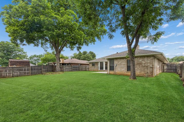 502 Parsley Lane, Euless, TX 76039