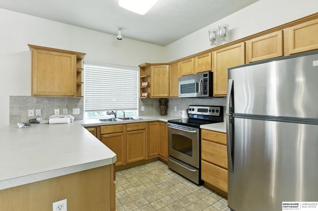 7505 S 180th Avenue, Omaha, NE 68136